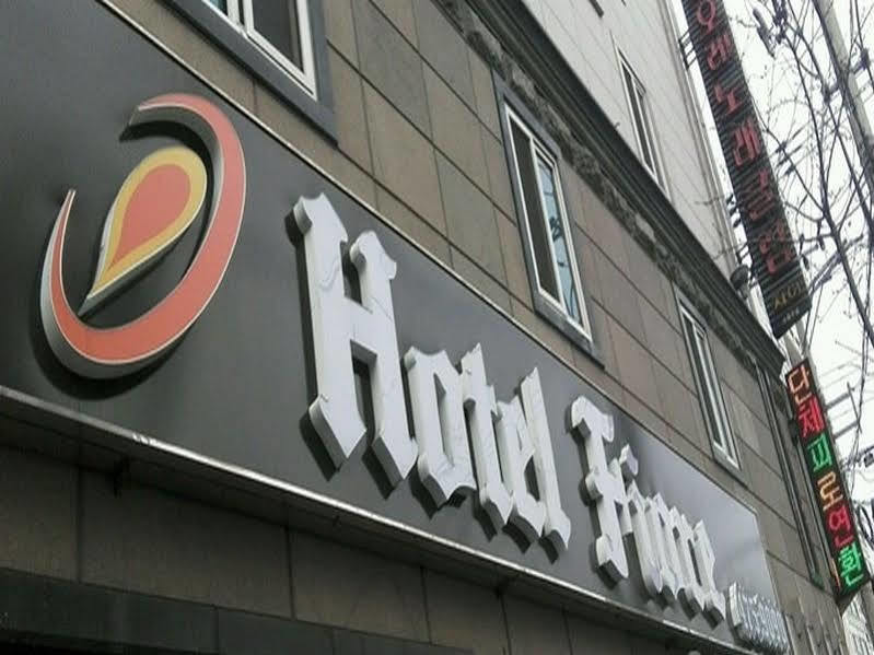 Fiore Hotel Gumi Екстер'єр фото