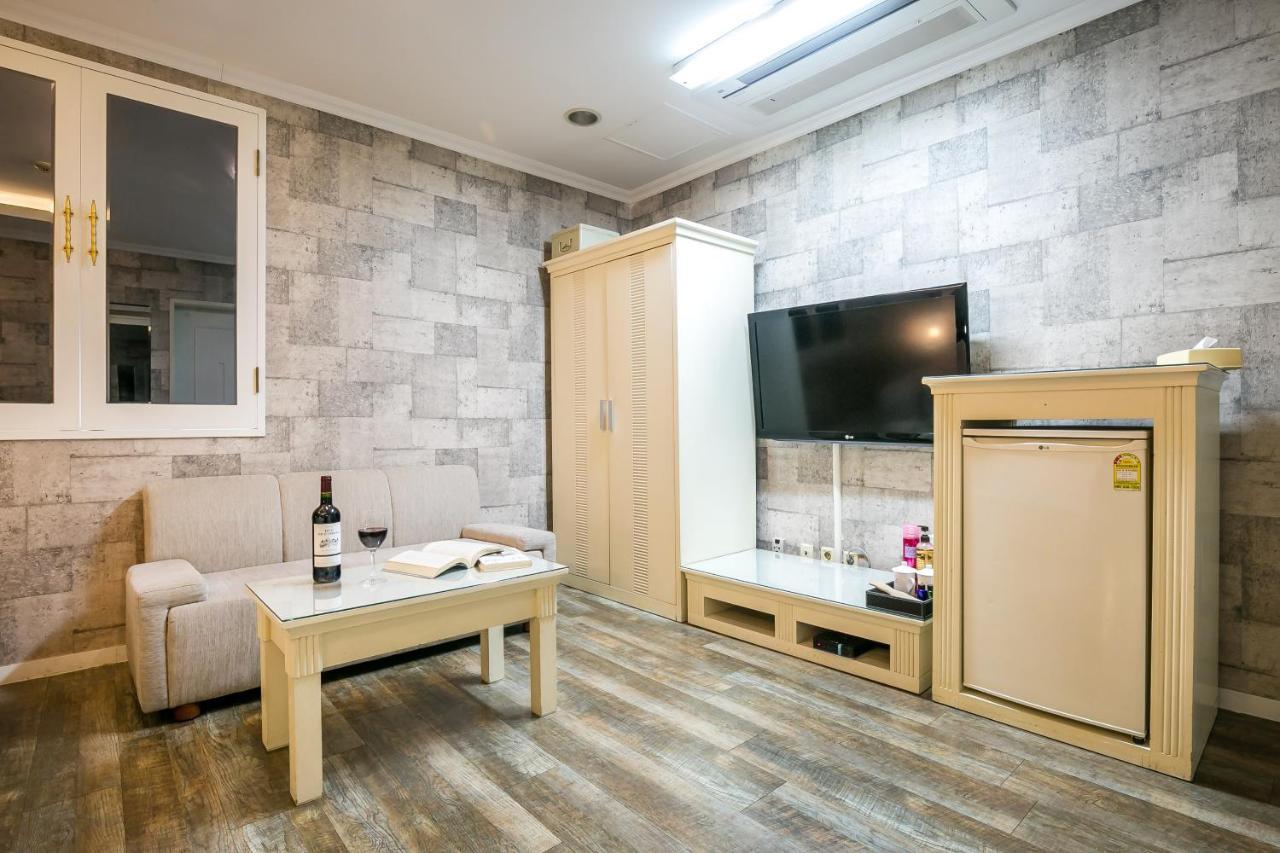 Fiore Hotel Gumi Екстер'єр фото