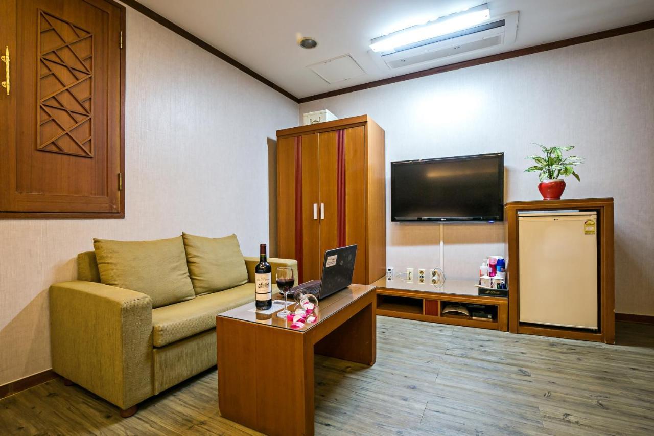 Fiore Hotel Gumi Екстер'єр фото